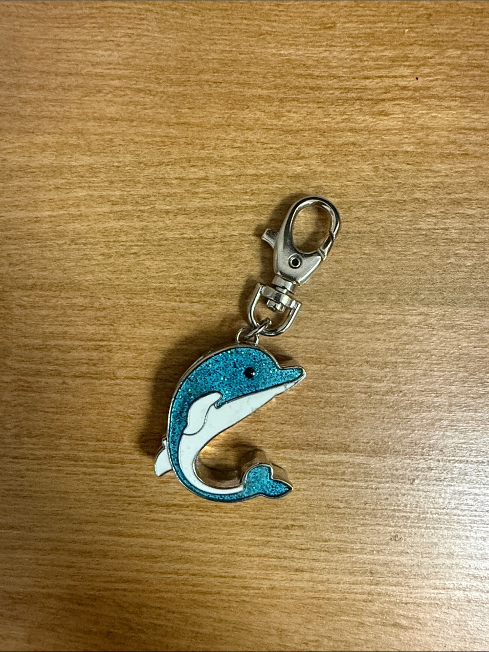Vintage dolphin keychain with hidden clock needs battery